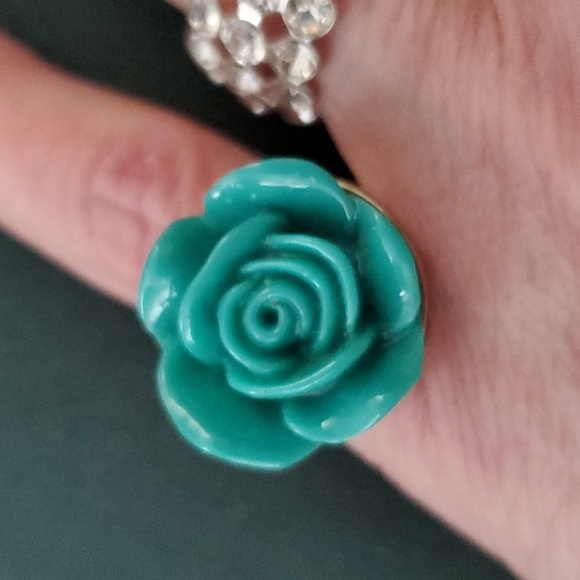 4 Rings - Picture 2 of 5